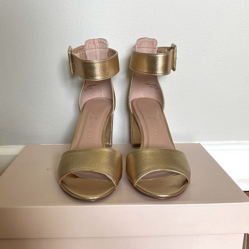 Gold Faux Leather Chinese Laundry Rumor Sandal 8.5